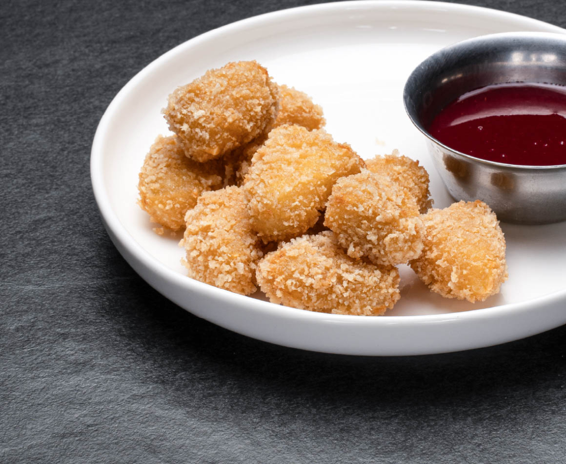  Сыр Бри с соусом из смородины с доставкой от Yaposhka