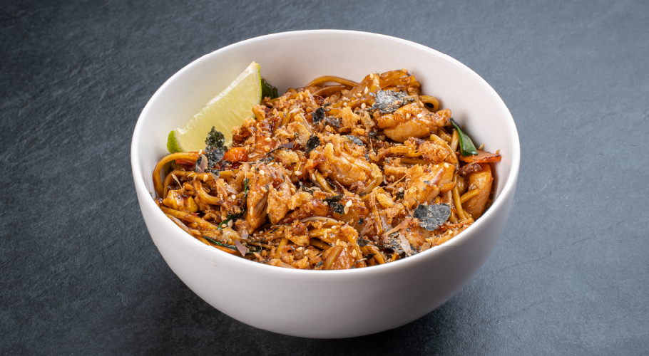  Egg noodles with chicken and Asian sauce delivery from Yaposhka