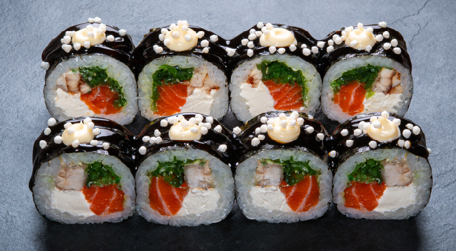  Рол Футомакі з лососем, вугрем та чукою з доставкою від Yaposhka