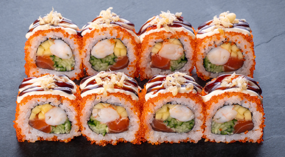  Роял-рол сяке з креветкою та тобіко з доставкою від Yaposhka